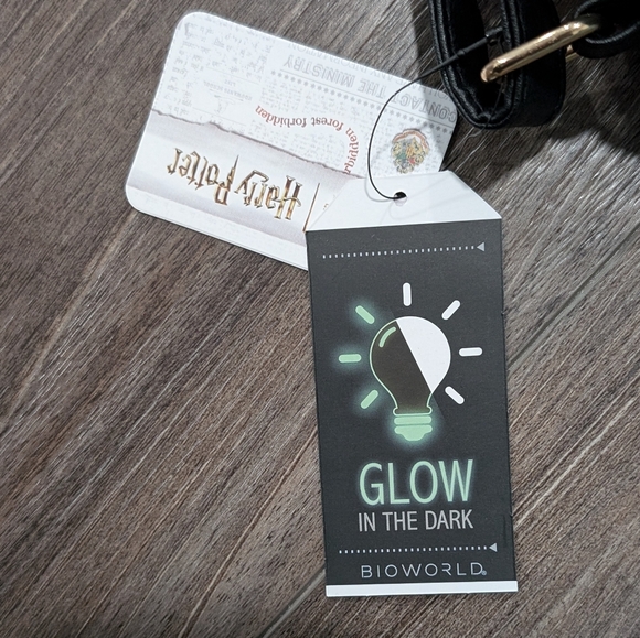 NWT Bioworld Harry Potter Hogwarts Glow in the Dark Crossbody Purse Black Bag - Picture 6 of 6